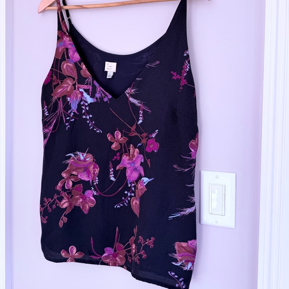 Beautiful Top - Picture 2 of 5